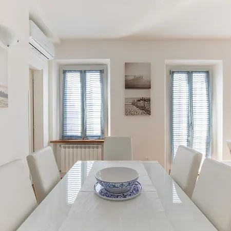 公寓 Elena House White